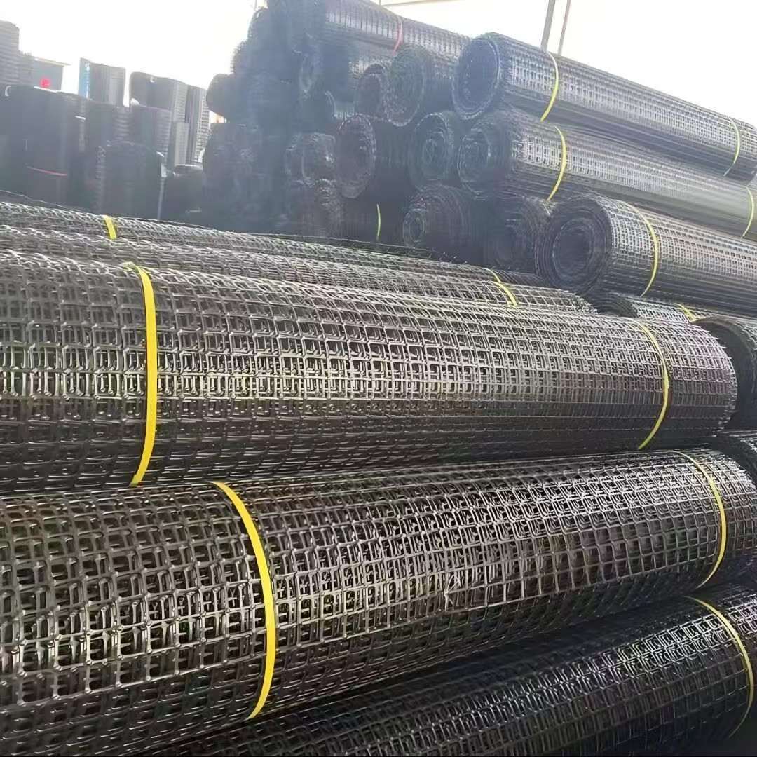 Lưới địa kỹ thuật Polypropylene dùng trong xây dựng đường bộ, nền đường và gia cố đất.