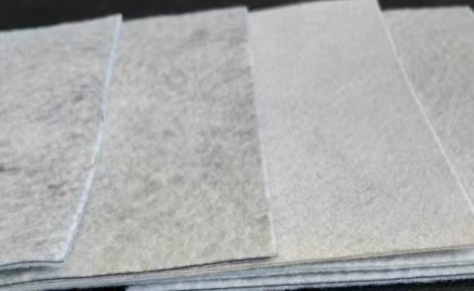 Lưới thoát nước địa tổng hợp so với màng địa kỹ thuật tổng hợp: Những điểm khác biệt chính, ứng dụng và cách lựa chọn
